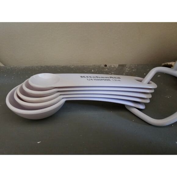 Tupperware 5-Piece White Measuring Spoon Set - Used - Picture 3 of 3